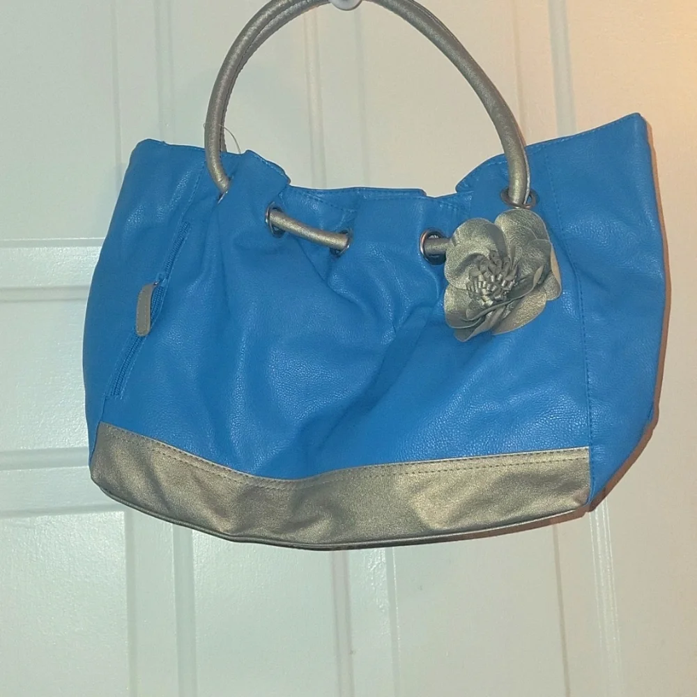 Purse - Picture 1 of 3